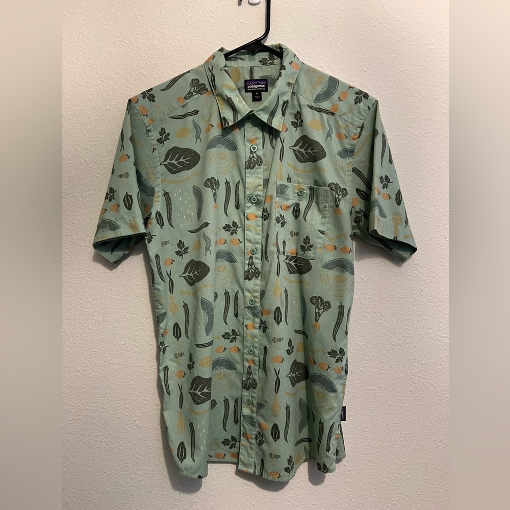 NWOT Patagonia Men's Size Medium Hawaiian Camp Vegetables  Short Sleeved